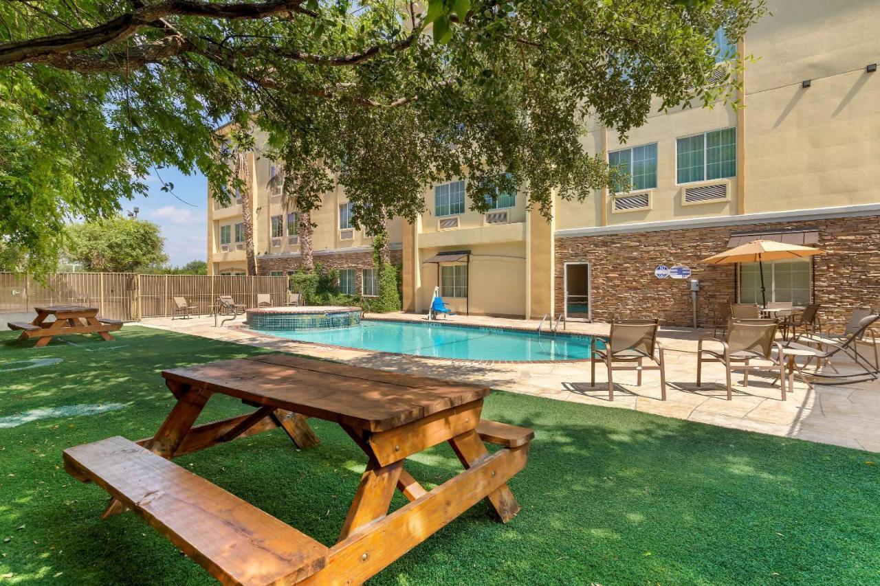 Comfort Inn & Suites Near Six Flags & Medical Center San Antonio Exteriér fotografie