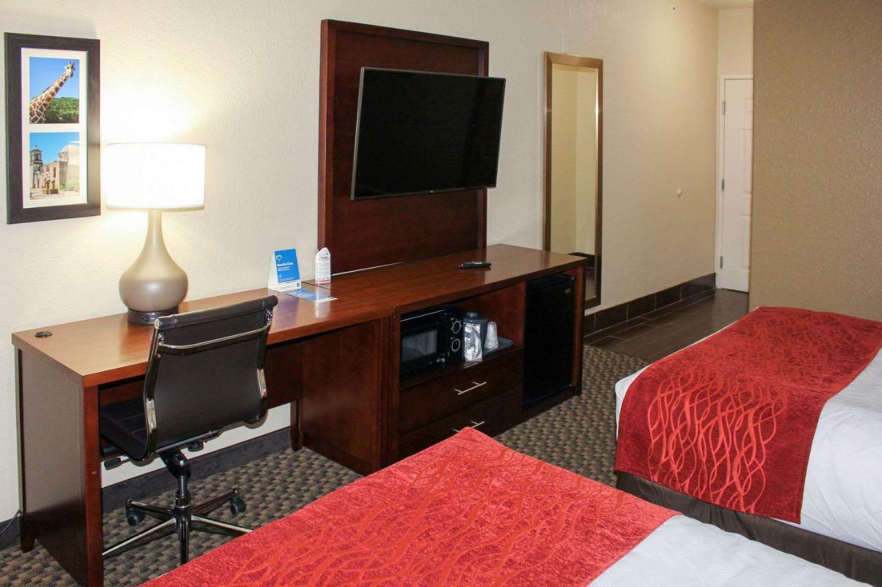 Comfort Inn & Suites Near Six Flags & Medical Center San Antonio Exteriér fotografie